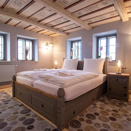 Holiday home Aussergewoehnliches, Historisches, Spaetgotisches Wohnhaus Von 1519, Gries 5 *